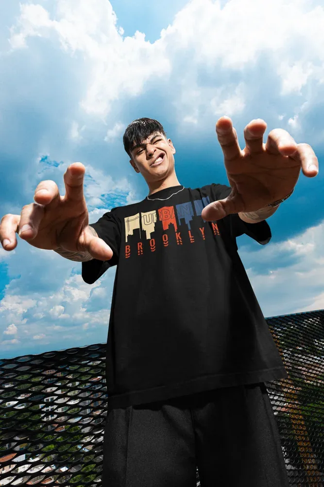 Oversize тениска с щампа Силуети на небостъргачи и надписи URBAN и BROOKLYN