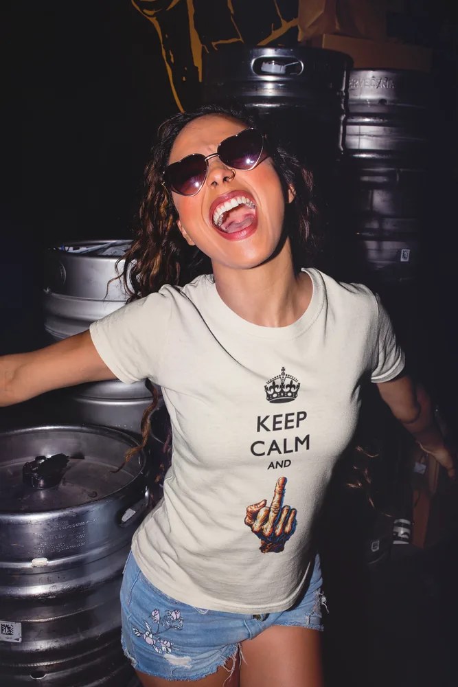 Дамска тениска с щампа Корона и надпис KEEP CALM AND
