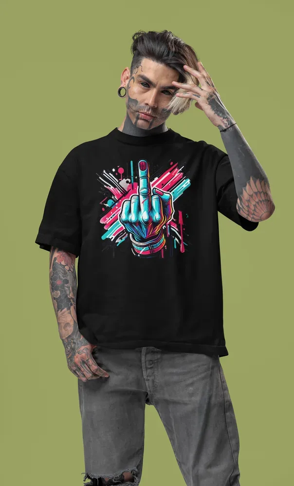 Oversize тениска с щампа Вдигнат среден пръст сред неонови ленти