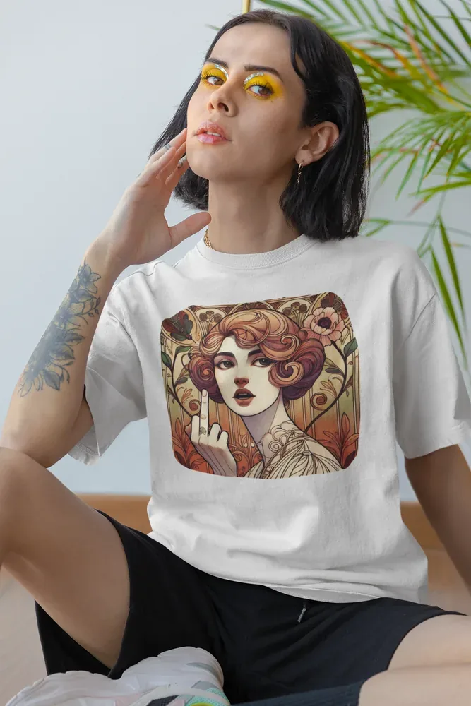 Oversize тениска с щампа Жена с вдигнат среден пръст