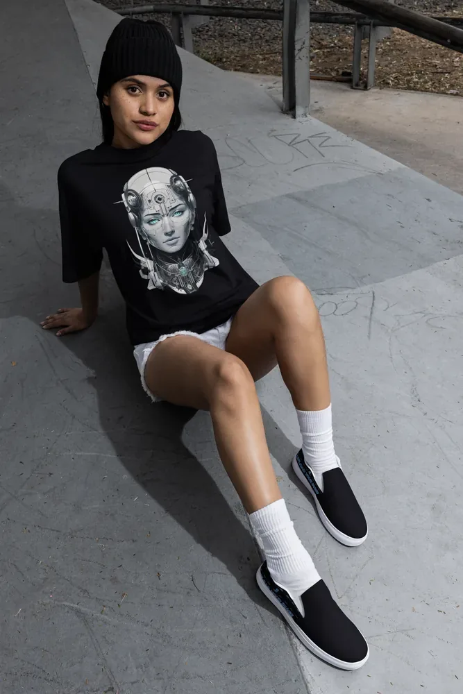 Oversize тениска с щампа Женска глава киборг