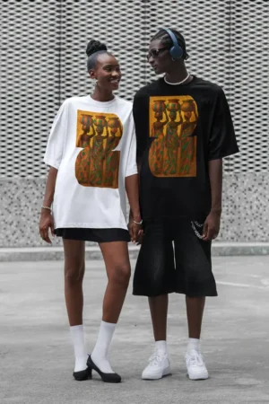Oversize тениска с щампа Три африкански жени