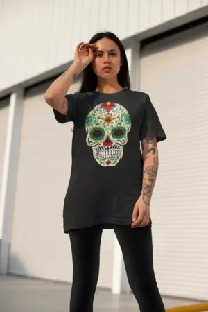 Oversize тениска с щампа Мексикански череп с цветя и орнаменти