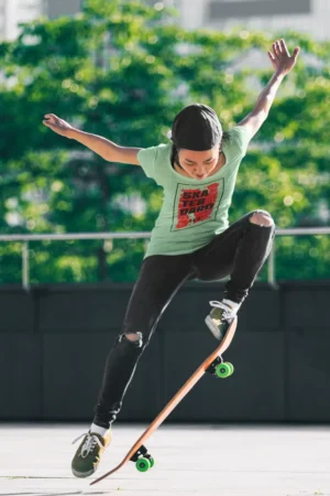 Дамска тениска с щампа Едър надпис SKATEBOARD - Neo Mint