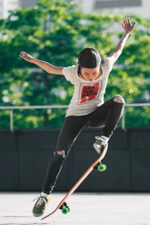 Дамска тениска с щампа Едър надпис SKATEBOARD - Natural