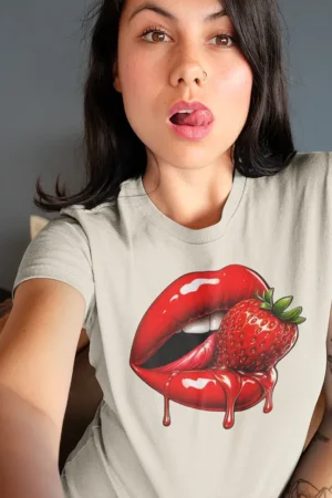 Дамска тениска Strawberry Kiss
